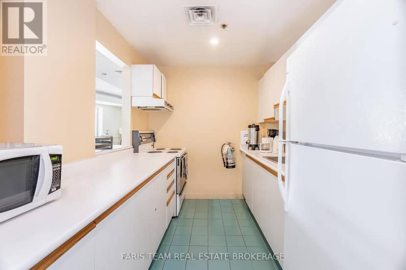 1011 - 150 Dunlop Street E — photo 31 of 40