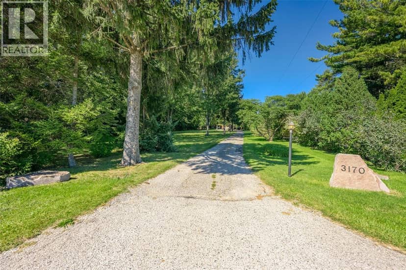 3170 Egremont Road, Plympton-Wyoming, photo 3