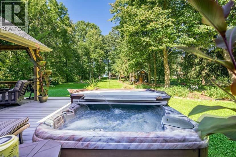 3170 Egremont Road, Plympton-Wyoming, photo 8