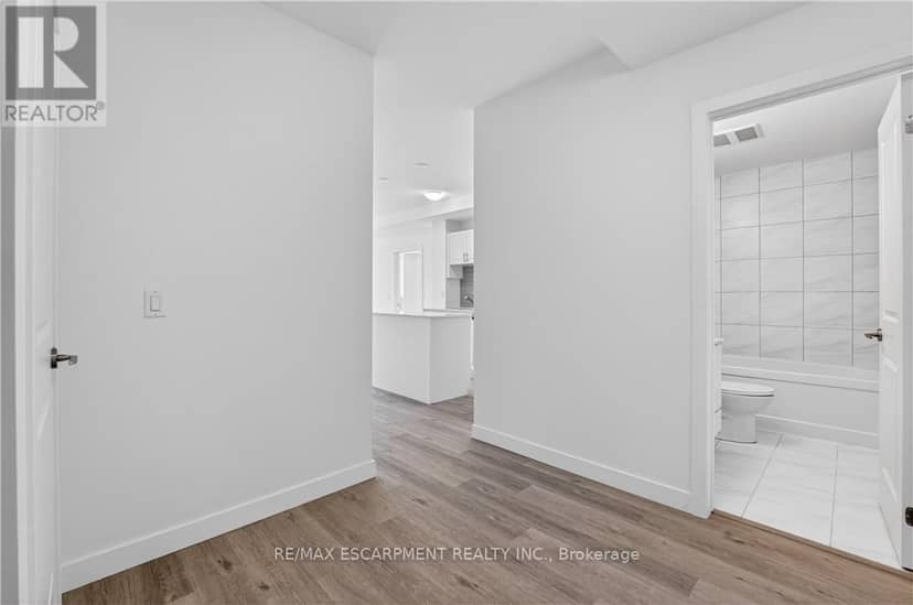 211 - 461 Green Road — photo 4 of 40