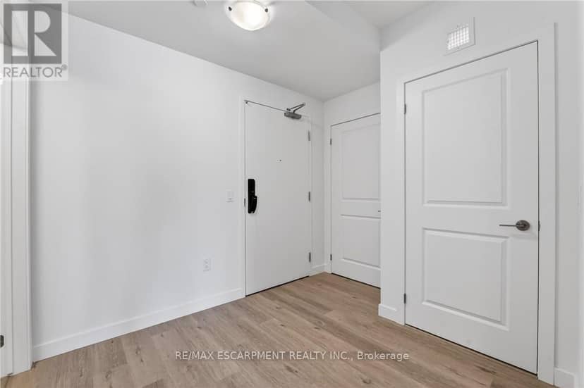 211 - 461 Green Road — photo 5 of 40