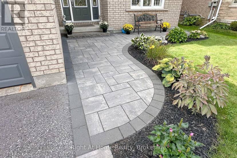 2096 Stornoway Street, Oshawa, photo 3