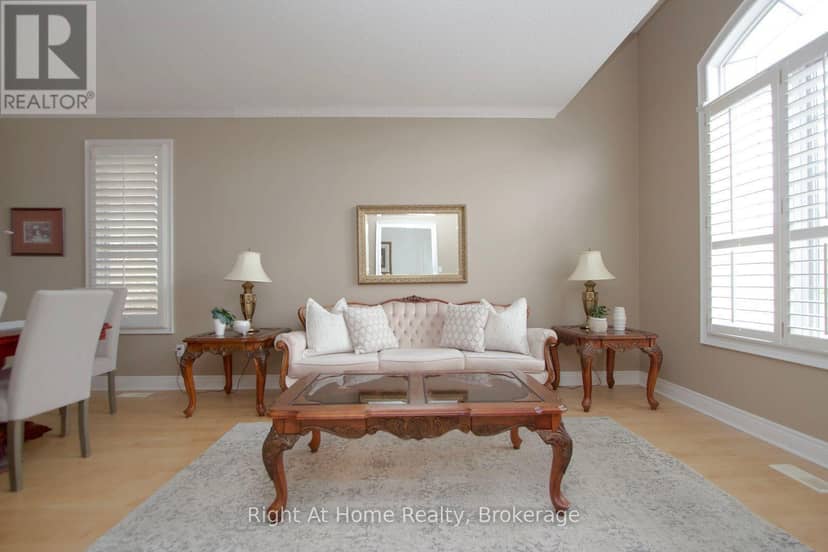 2096 Stornoway Street, Oshawa, photo 8