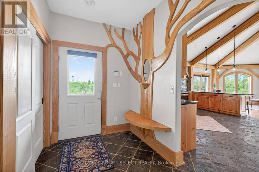 21170 Mayfair Road, Southwest Middlesex, photo 4