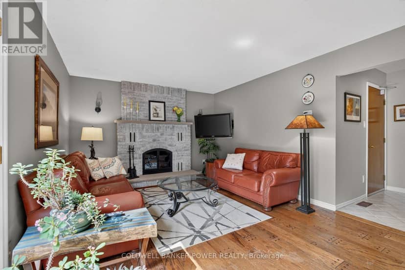 27 Concord Crescent — photo 12 of 40