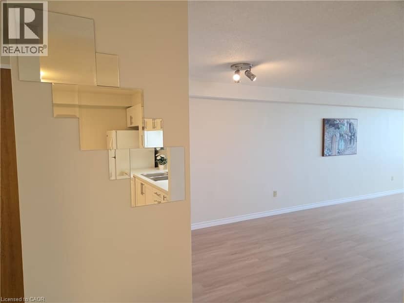 35 GREEN VALLEY Drive Unit# 1511 — photo 15 of 40
