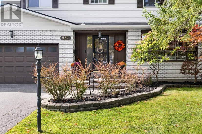 932 Dresden Crescent — photo 2 of 40