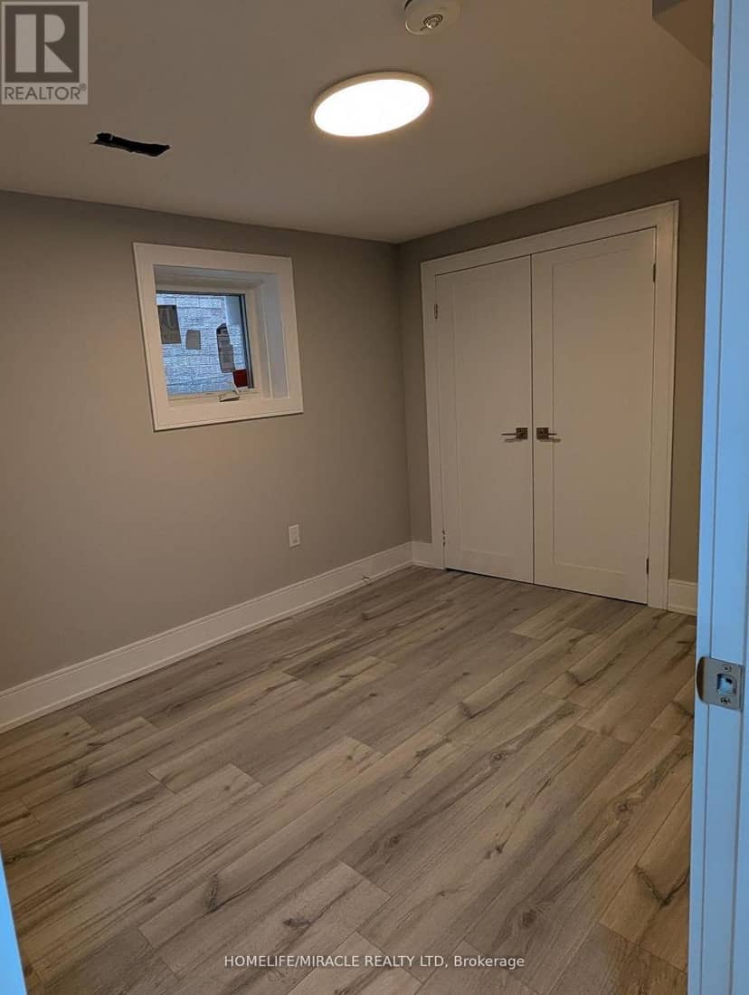 2099 Dufferin Street — photo 10 of 11