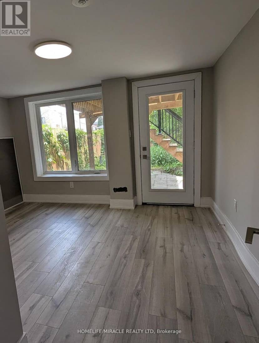 2099 Dufferin Street — photo 6 of 11
