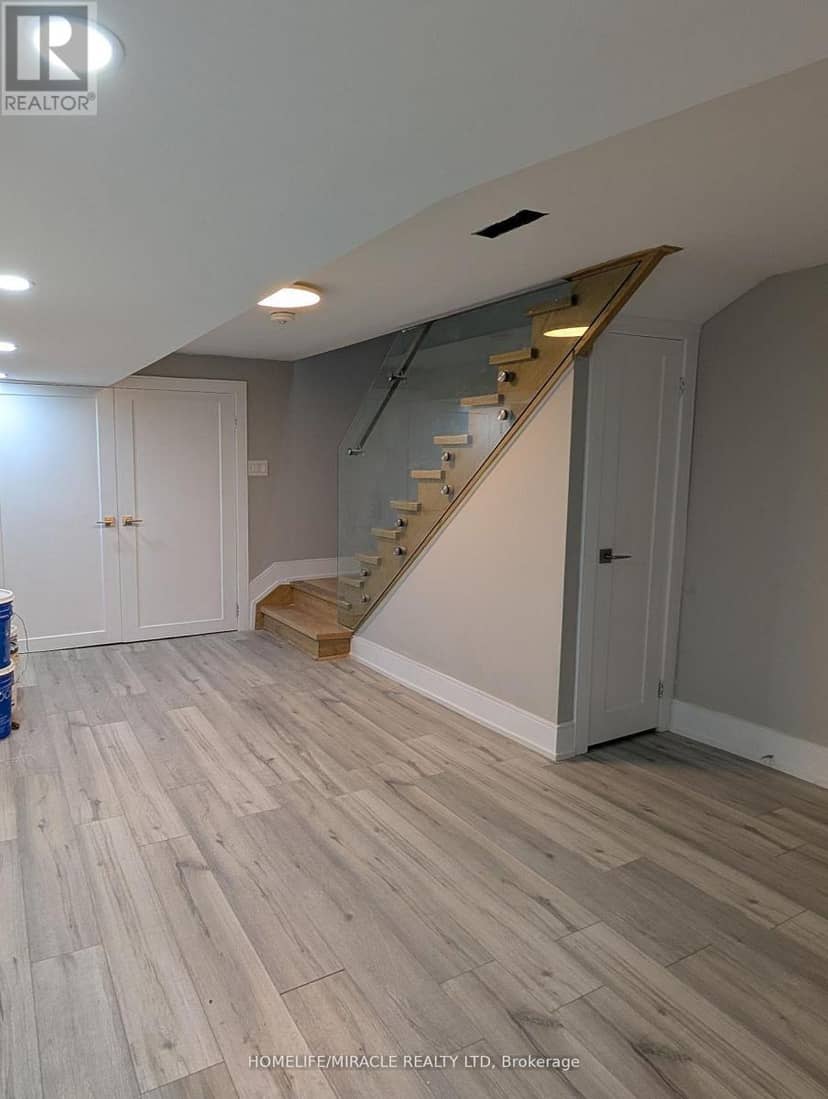 2099 Dufferin Street — photo 9 of 11