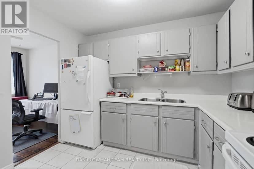 204 - 131 Taunton Road E — photo 15 of 33