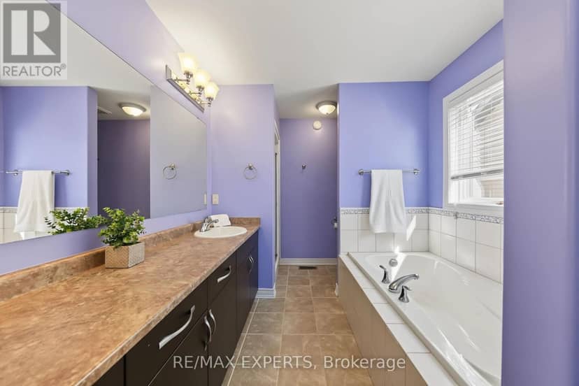 18 Arnold Crescent — photo 21 of 39