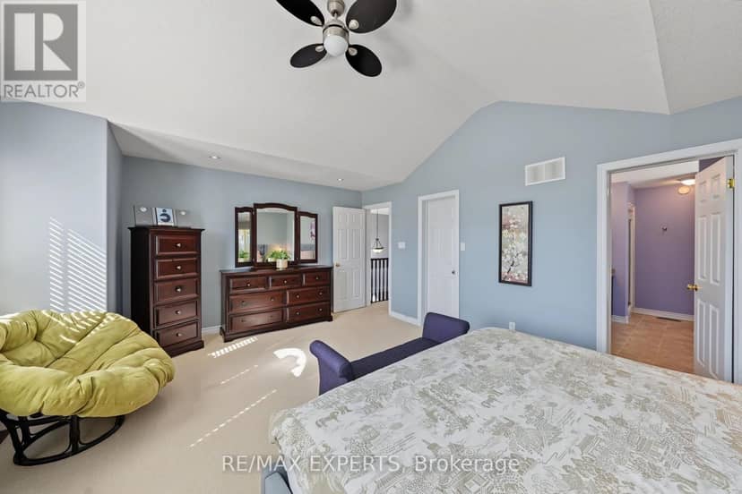 18 Arnold Crescent — photo 19 of 39