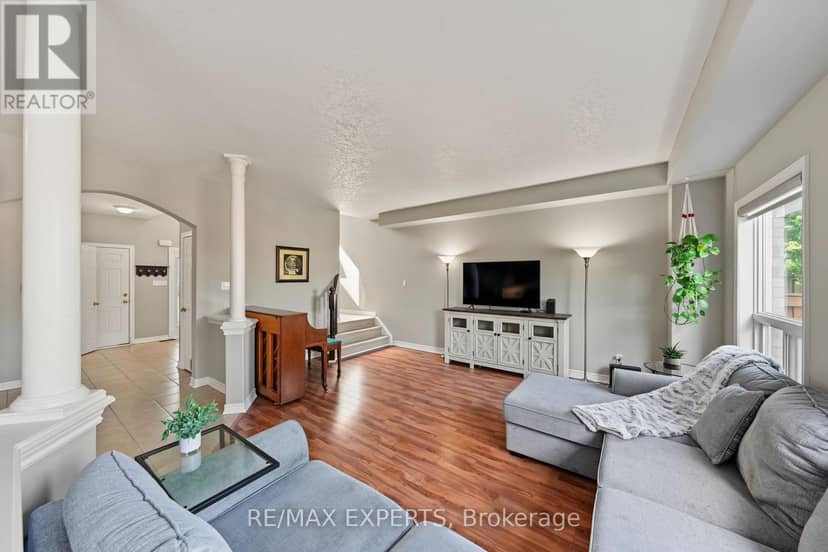 18 Arnold Crescent — photo 13 of 39