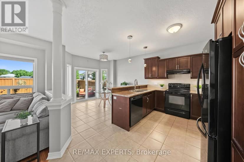 18 Arnold Crescent — photo 10 of 39