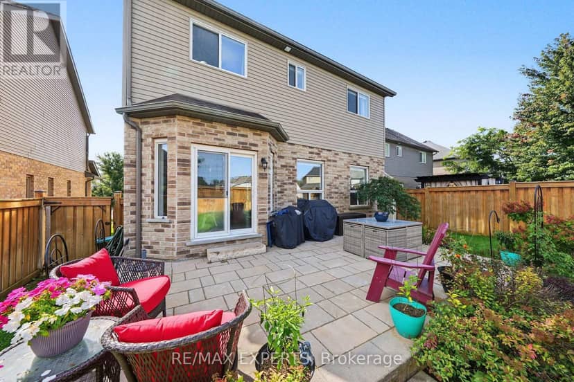 18 Arnold Crescent — photo 39 of 39