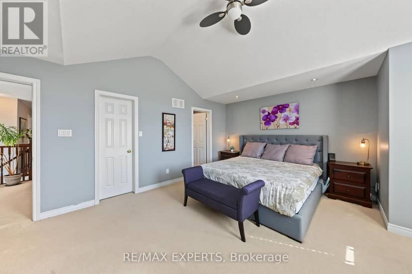 18 Arnold Crescent — photo 18 of 39