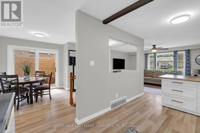 109 Daphne Crescent — photo 12 of 37