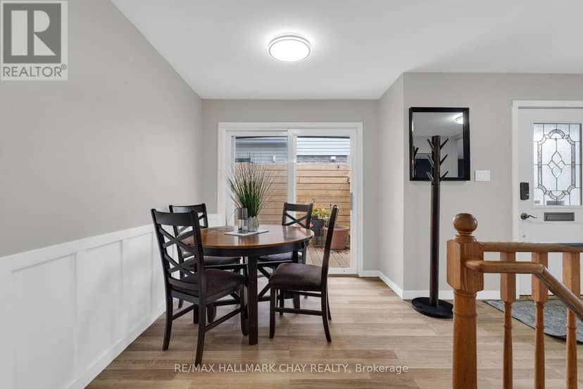 109 Daphne Crescent — photo 13 of 37