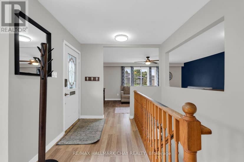 109 Daphne Crescent — photo 15 of 37