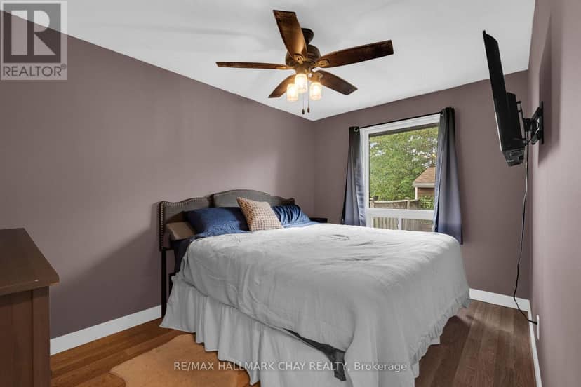 109 Daphne Crescent — photo 16 of 37