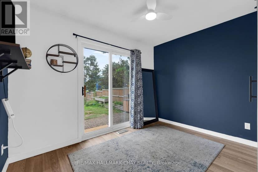 109 Daphne Crescent — photo 18 of 37