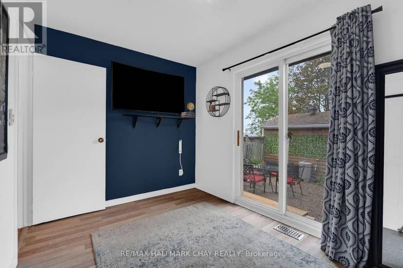 109 Daphne Crescent — photo 19 of 37