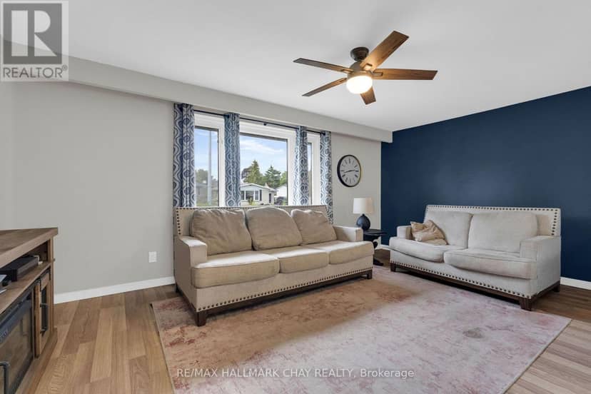 109 Daphne Crescent — photo 4 of 37