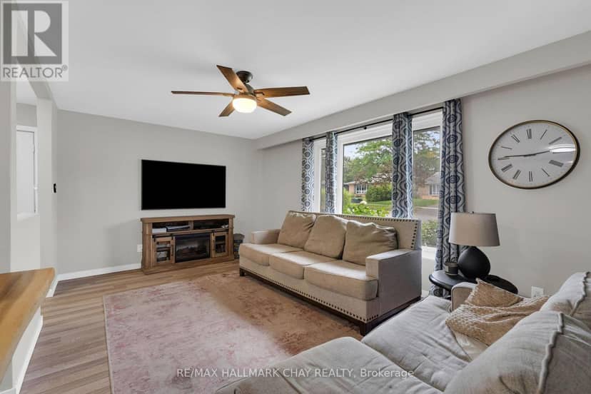 109 Daphne Crescent — photo 6 of 37