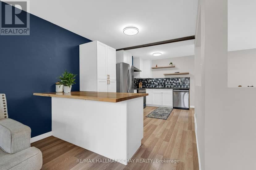 109 Daphne Crescent — photo 7 of 37