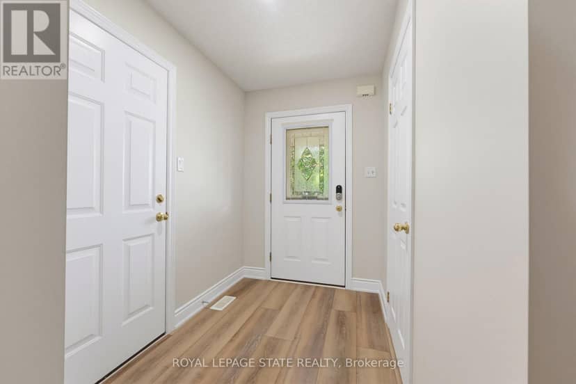2 - 40 Braemar Avenue — photo 4 of 32