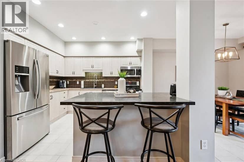 51 SPENCER Crescent — photo 1 of 24