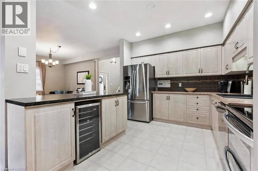 51 SPENCER Crescent — photo 7 of 24