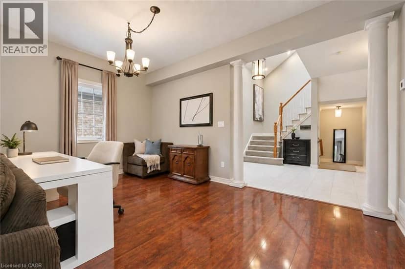 51 SPENCER Crescent — photo 9 of 24