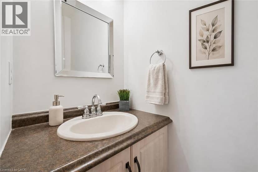 51 SPENCER Crescent — photo 10 of 24