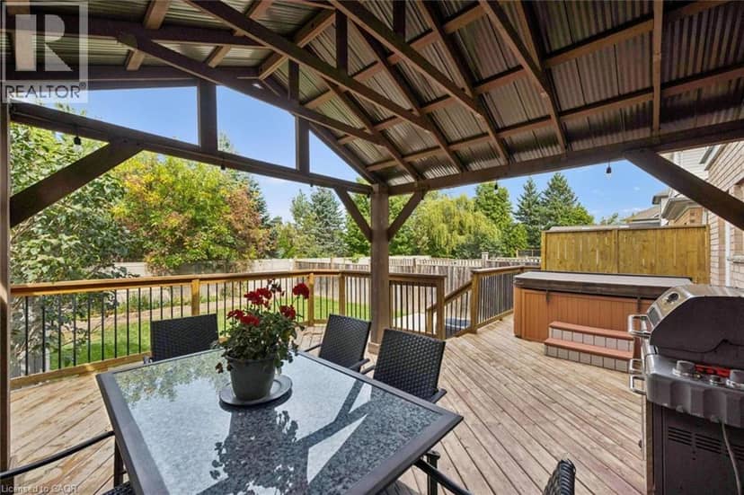 51 SPENCER Crescent — photo 20 of 24