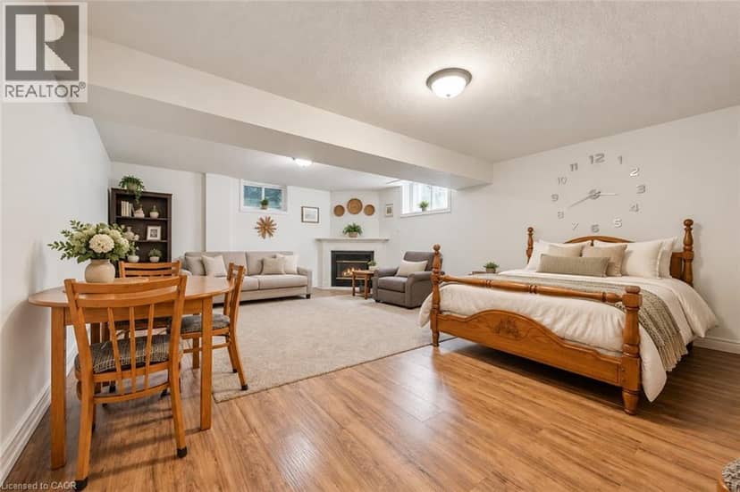 51 SPENCER Crescent — photo 17 of 24