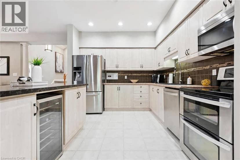 51 SPENCER Crescent — photo 6 of 24