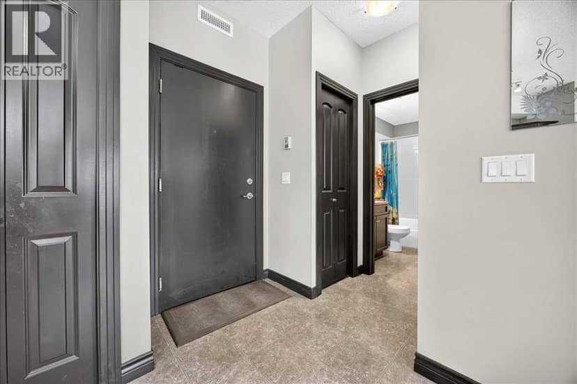 218, 30 Royal Oak Plaza NW, Calgary, photo 2