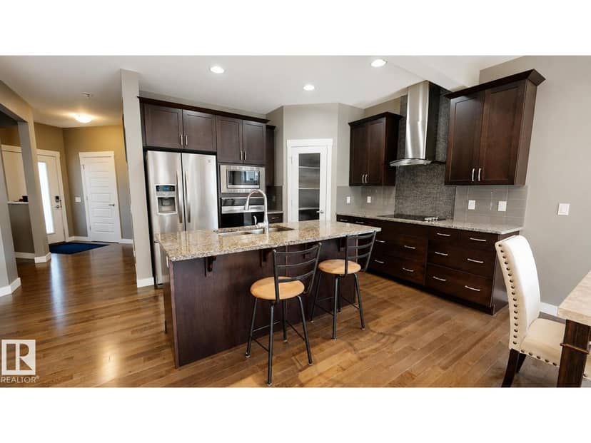 110 Meadowland Wy, Spruce Grove, photo 2