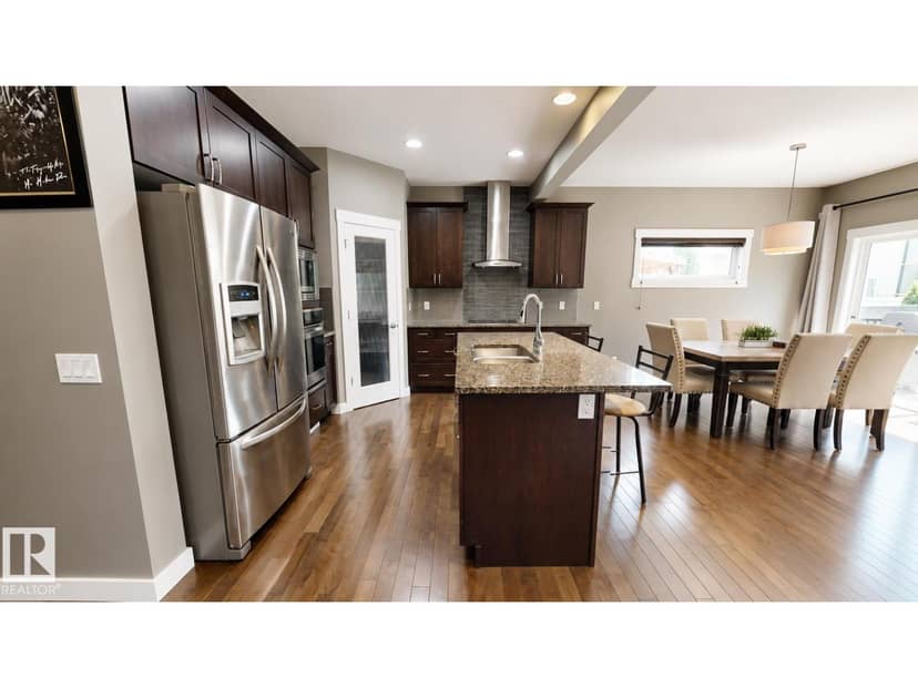110 Meadowland Wy, Spruce Grove, photo 3