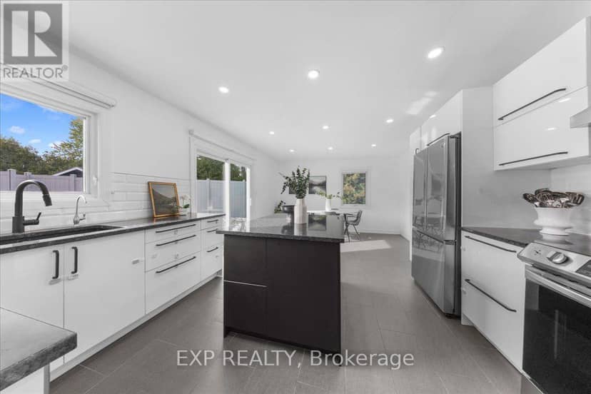 2940 Prince Of Wales Drive — photo 13 of 36