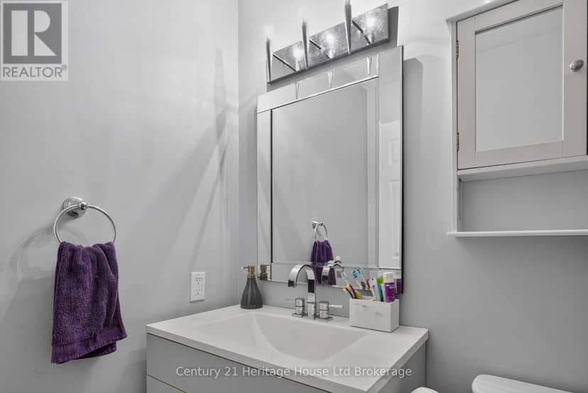 205 - 1445 Huron Street — photo 16 of 22