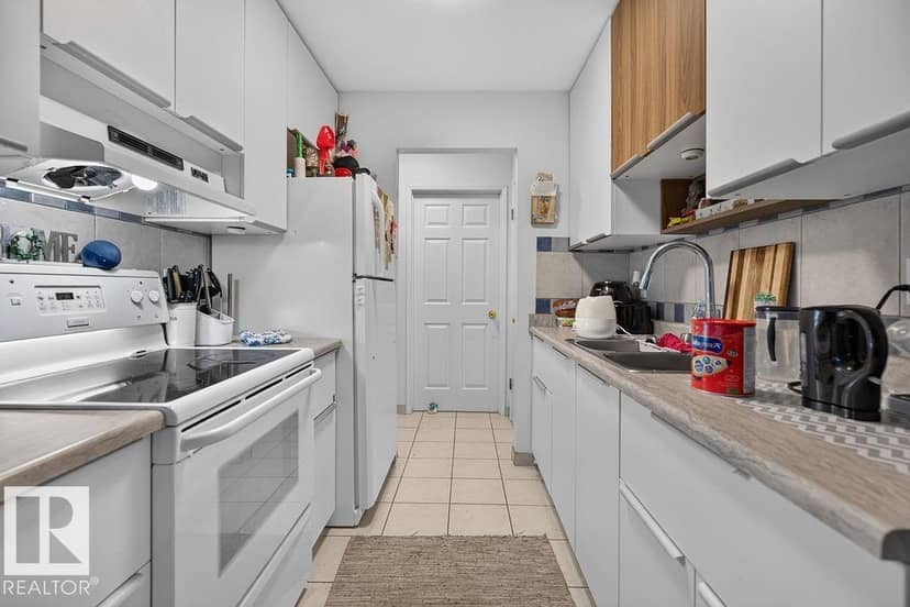 10033 155 Street NW — photo 12 of 40