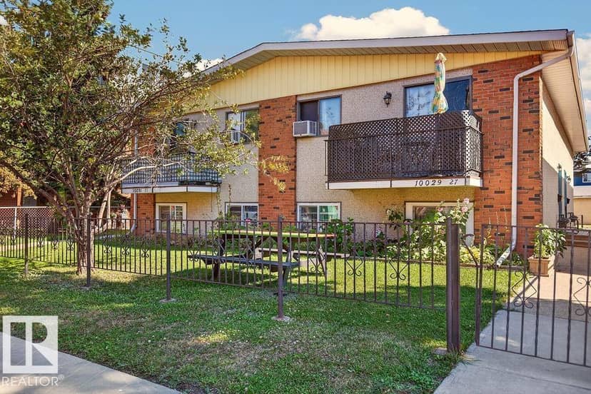 10033 155 Street NW, Edmonton, photo 2