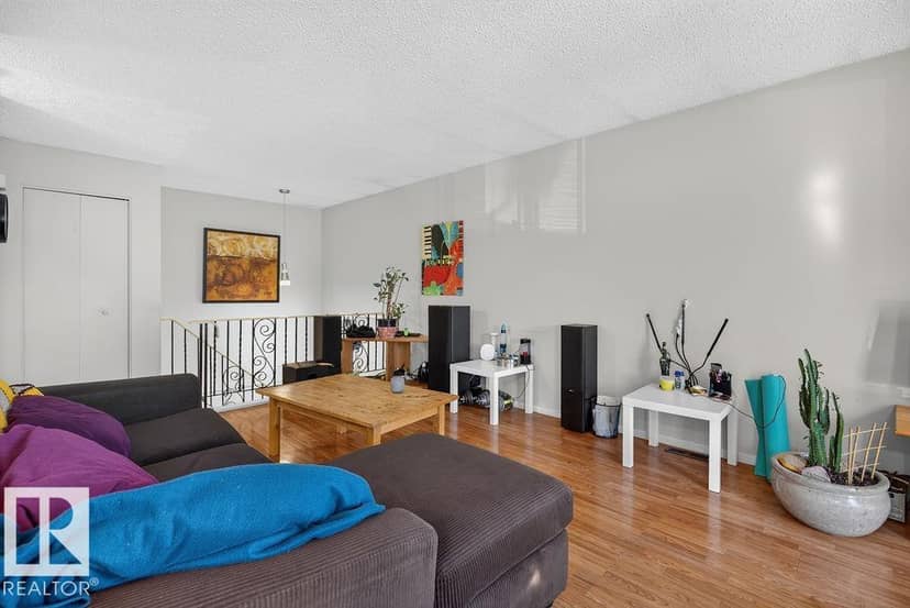 10033 155 Street NW — photo 22 of 40