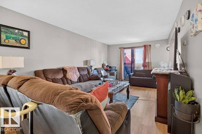 10033 155 Street NW — photo 37 of 40