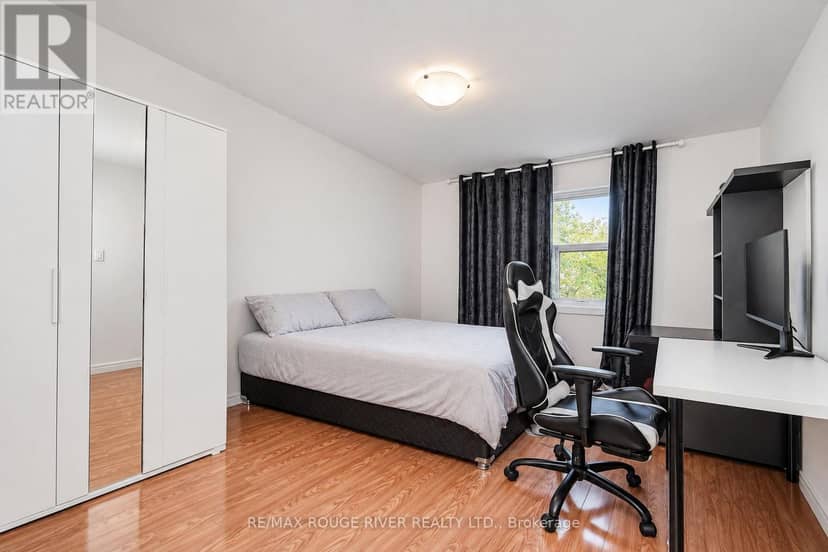 3 - 9 Gosford Boulevard — photo 14 of 26