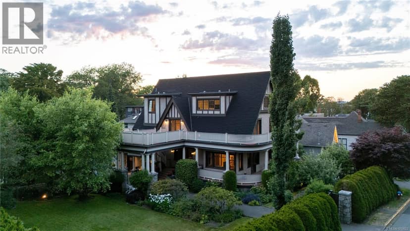 1030 St. Charles St, Victoria