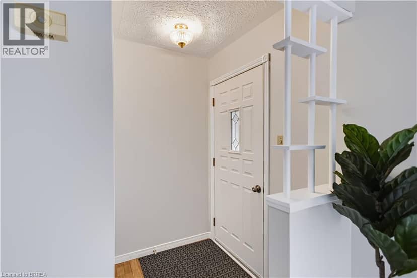 33 COACHWOOD Road, Brantford, photo 2